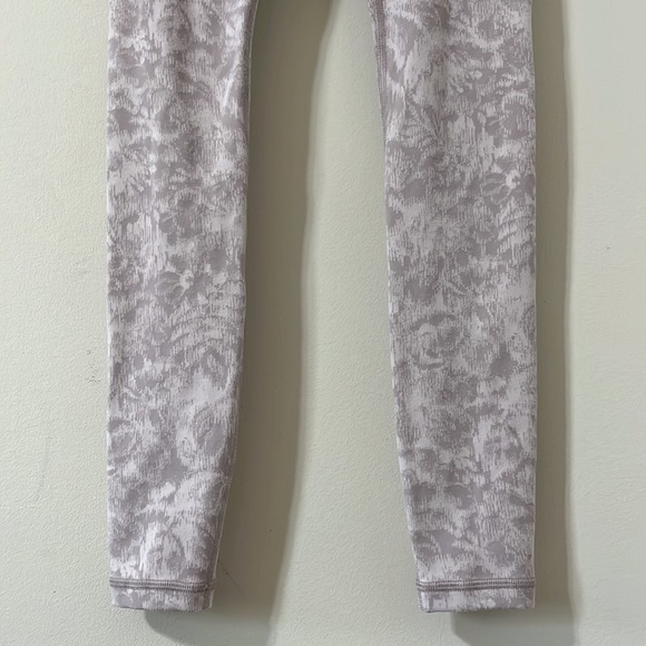 Athleta Elation Textured Tight Frosted Floral Velvety Pink/ Icelandic Mineral - Picture 4 of 11